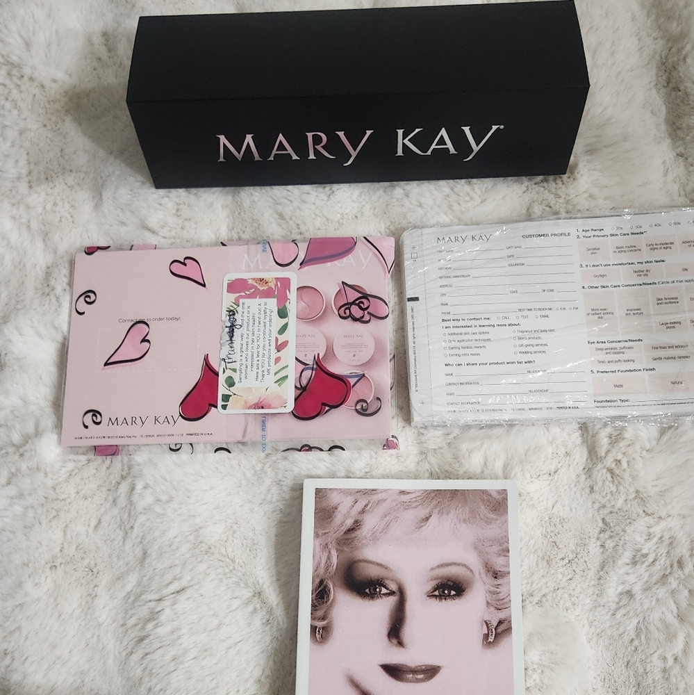 Mary Kay Heart-Themed Pink Makeup Collection